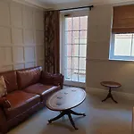 Διαμέρισμα 1, 71 Micklegate, *